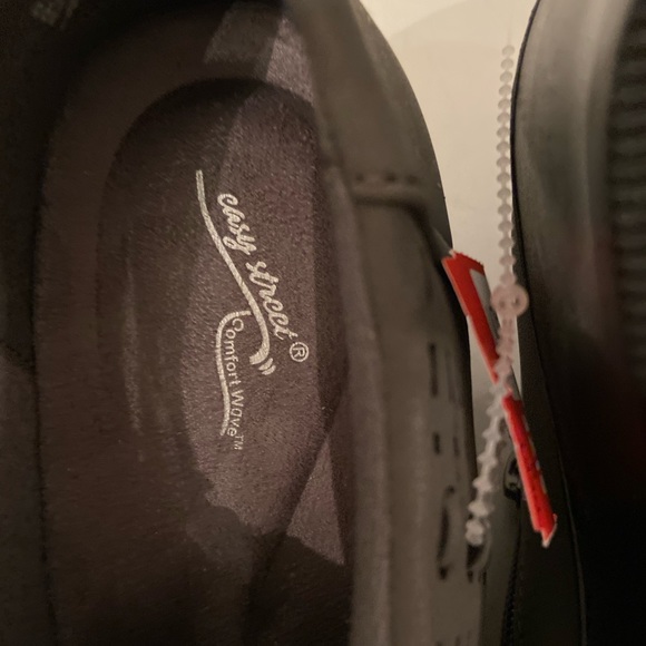 East Streets gray ankle booties size 8.5W NWT - Picture 7 of 7